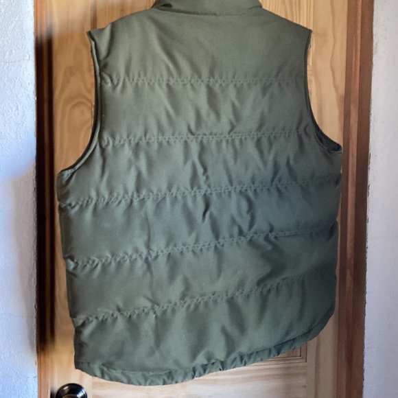 Saint johns bay size medium green  vest - Picture 4 of 7